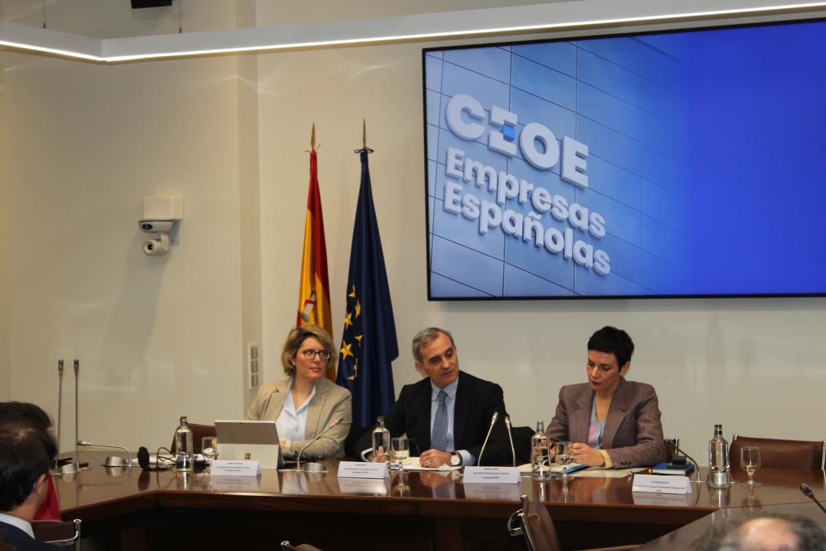 La secretaria general para la Unión Europea y el presidente del Grupo