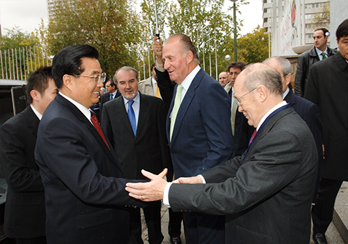 El presidente de la República Popular China es recibido por José María Cuevas, presidente de CEOE y S.M. el Rey Juan Carlos I
