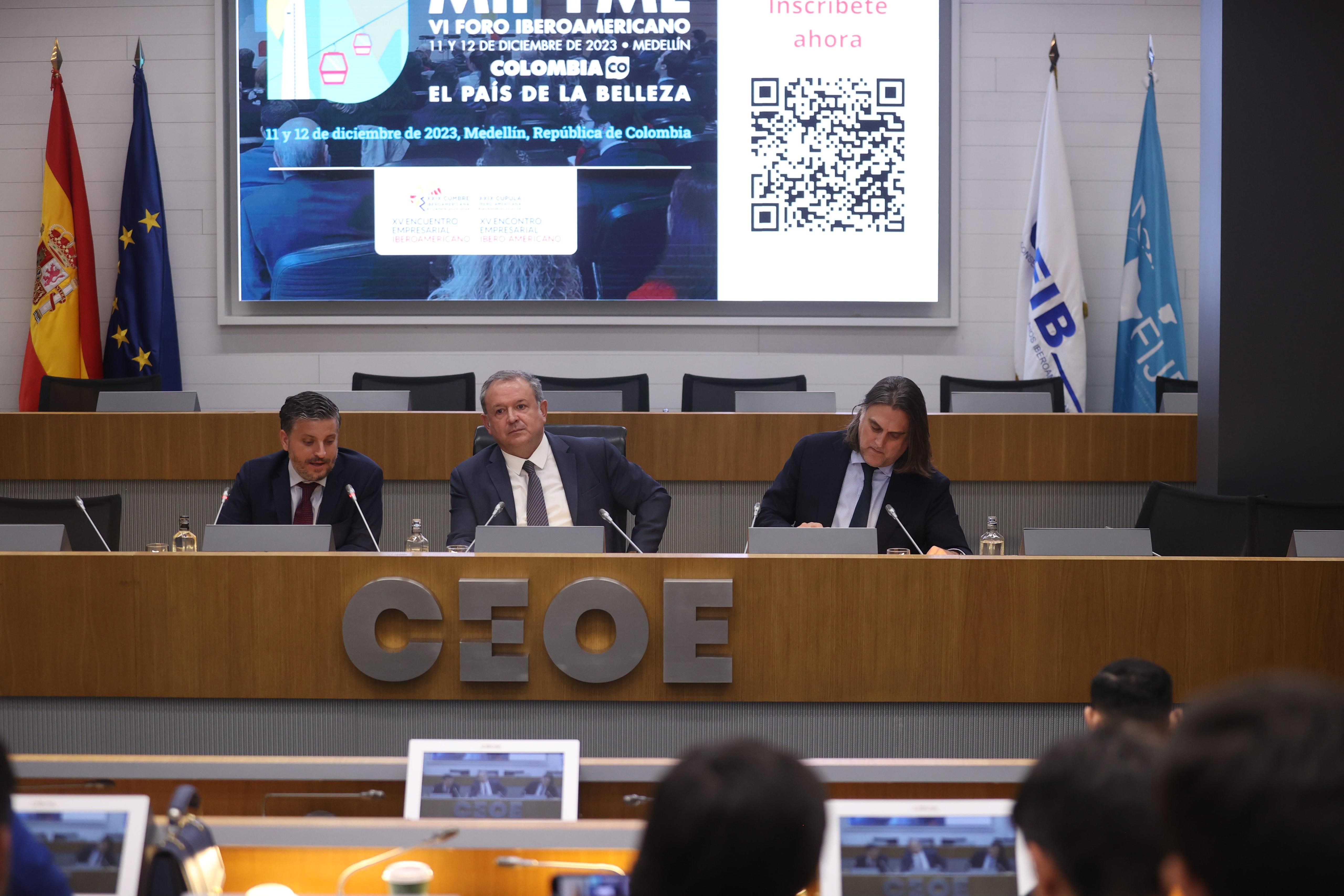 Antonio Magraner, Narciso Casado y Jaume Gaytán durante la clausura del Congreso de FIJE en CEOE