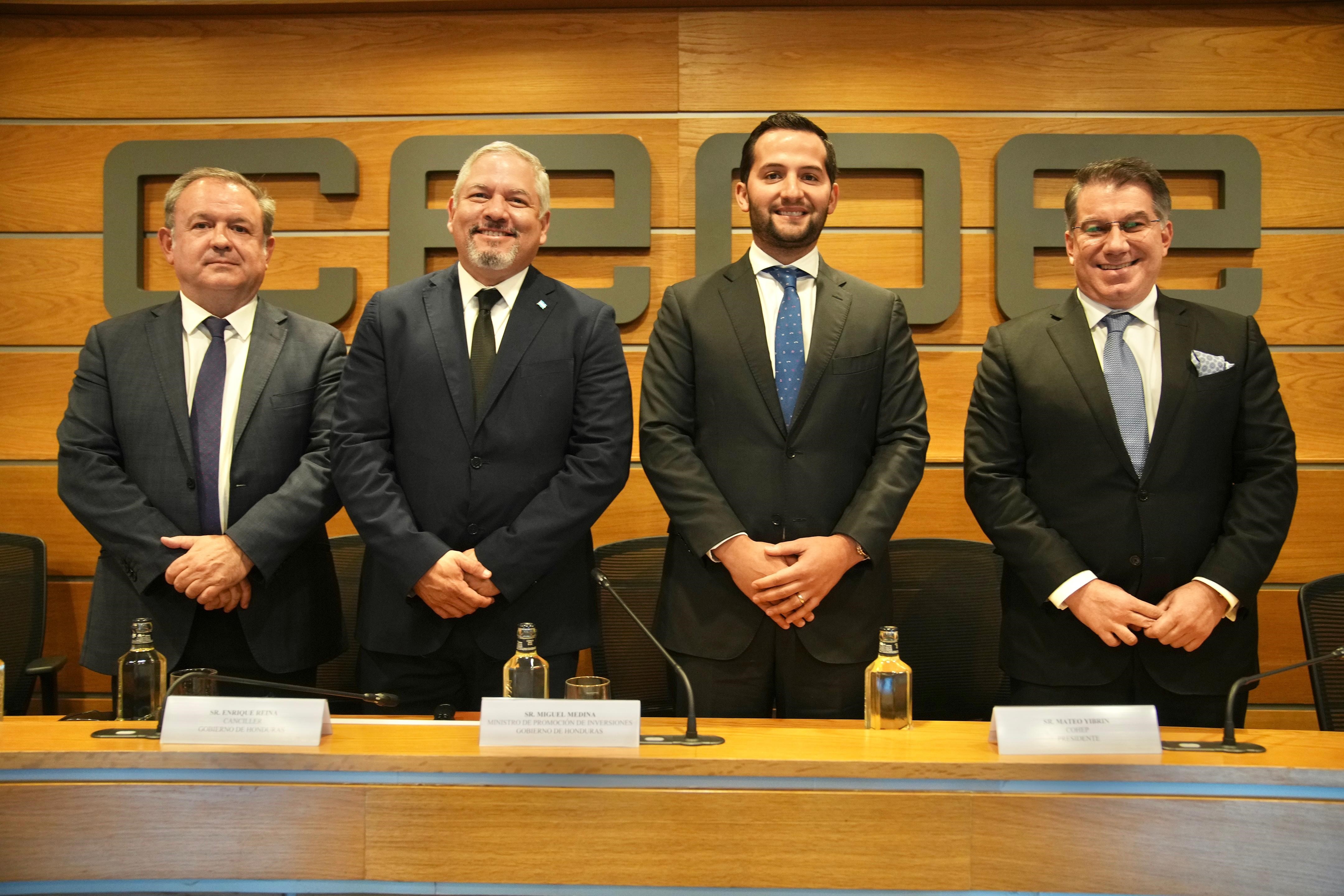 Narciso Casado, Enrique Reina, Miguel Medina y Mateo Yibrín durante el encuentro empresarial celebrado en CEOE.