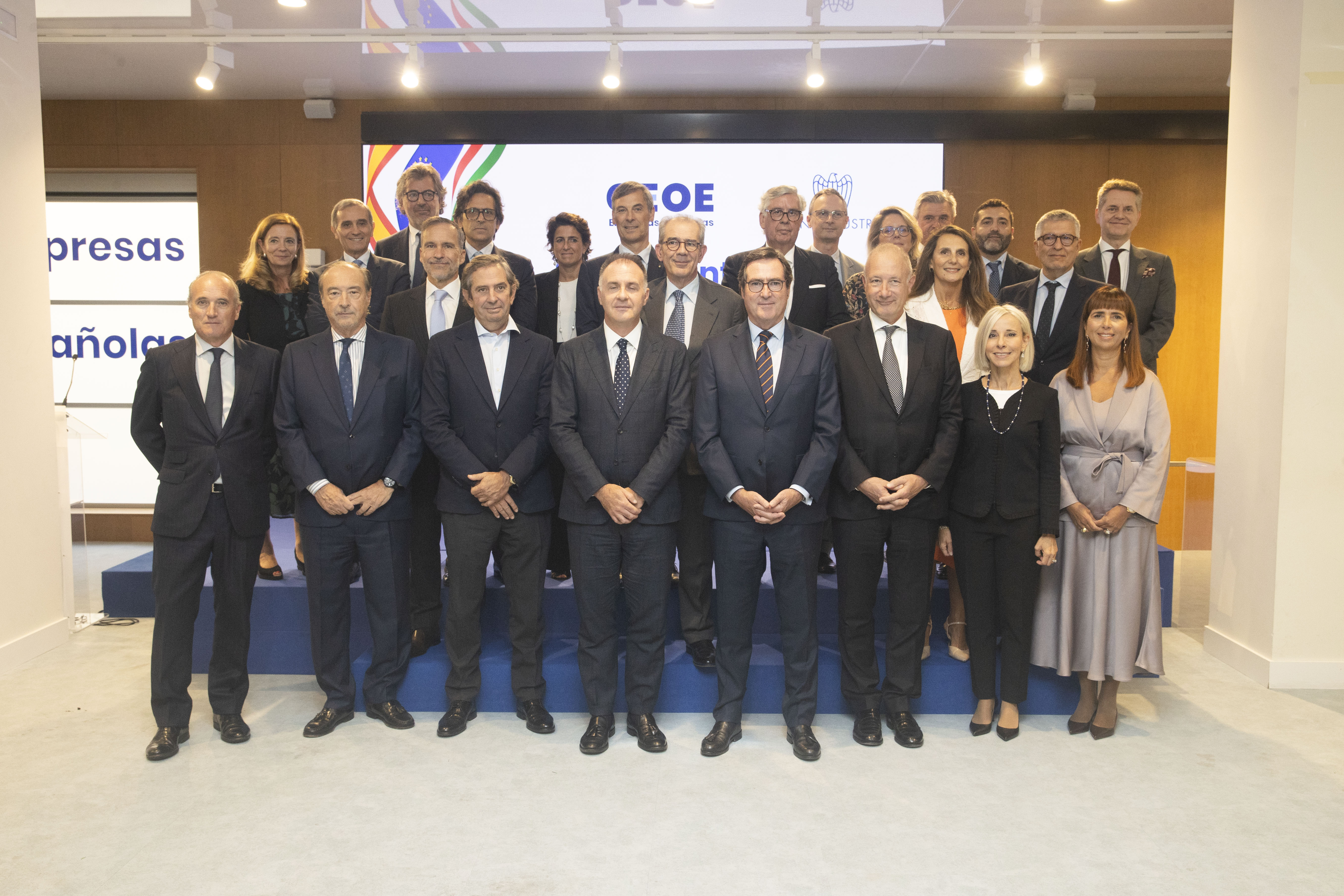 Foto familia III Encuentro bilateral CEOE-Confindustria