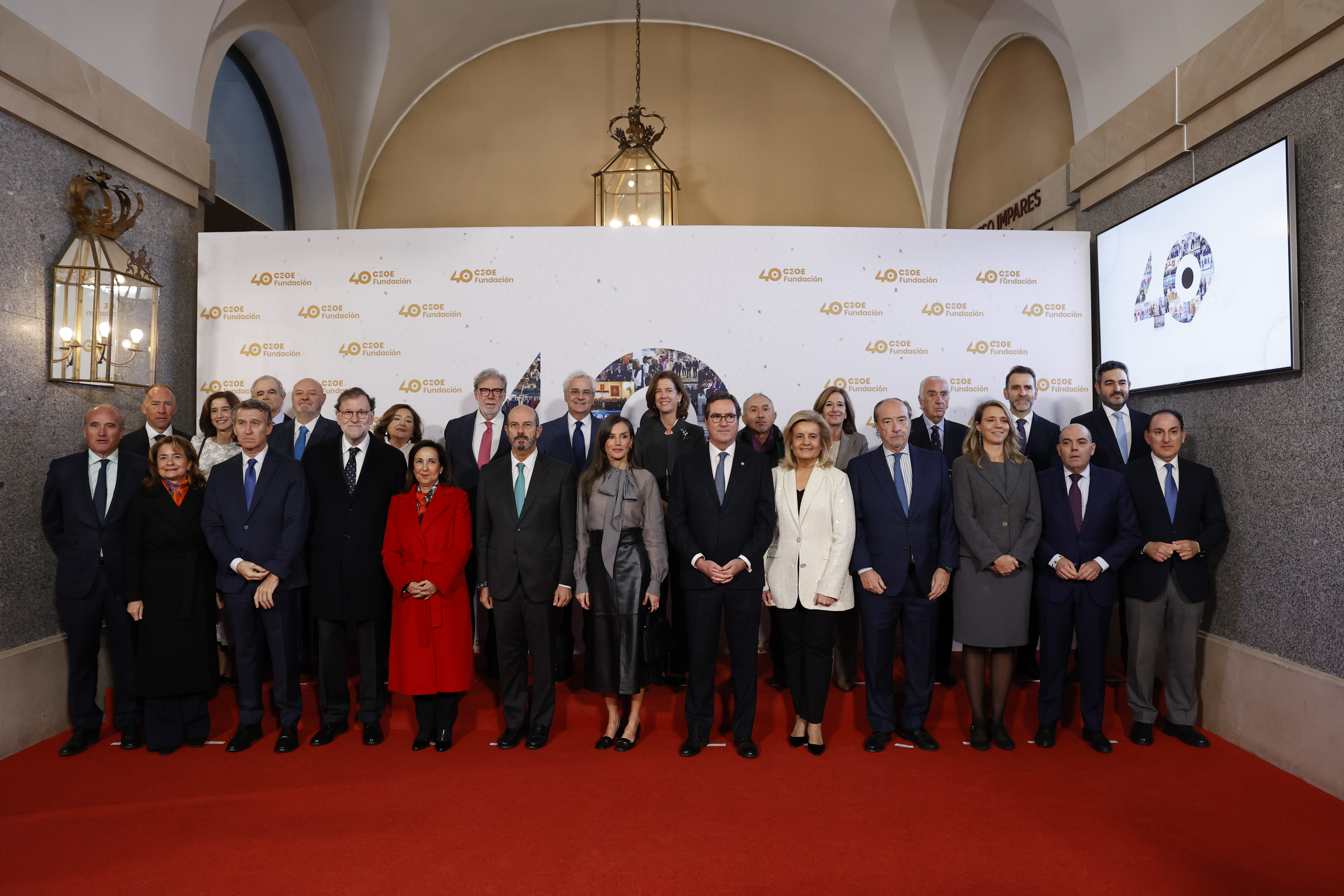 Foto de familia en el evento de celebración del 40 Aniversario de la Fundación CEOE en el Teatro Real de Madrid.