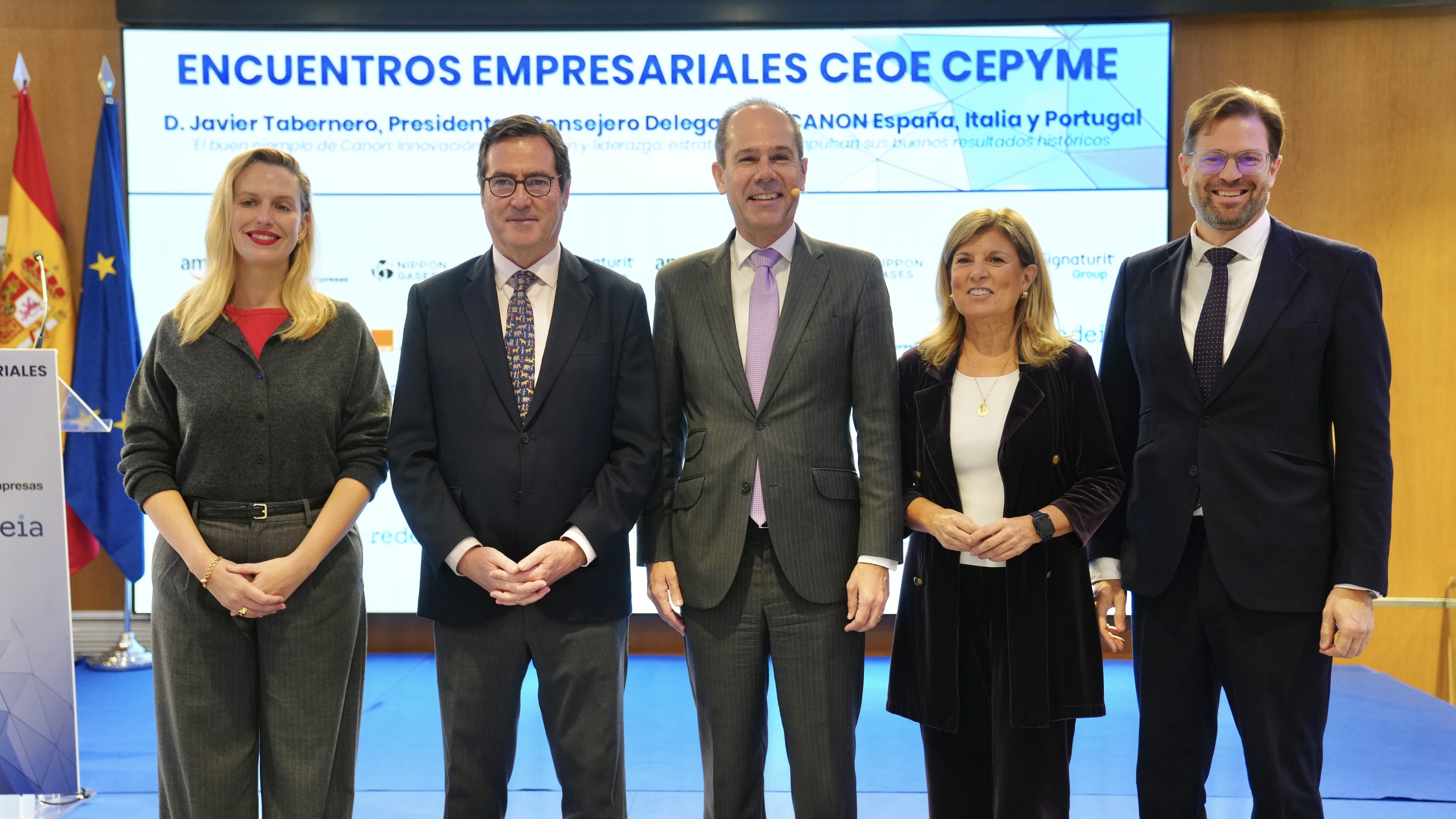 foto-familia-encuentro-ceoe-cepyme_canon