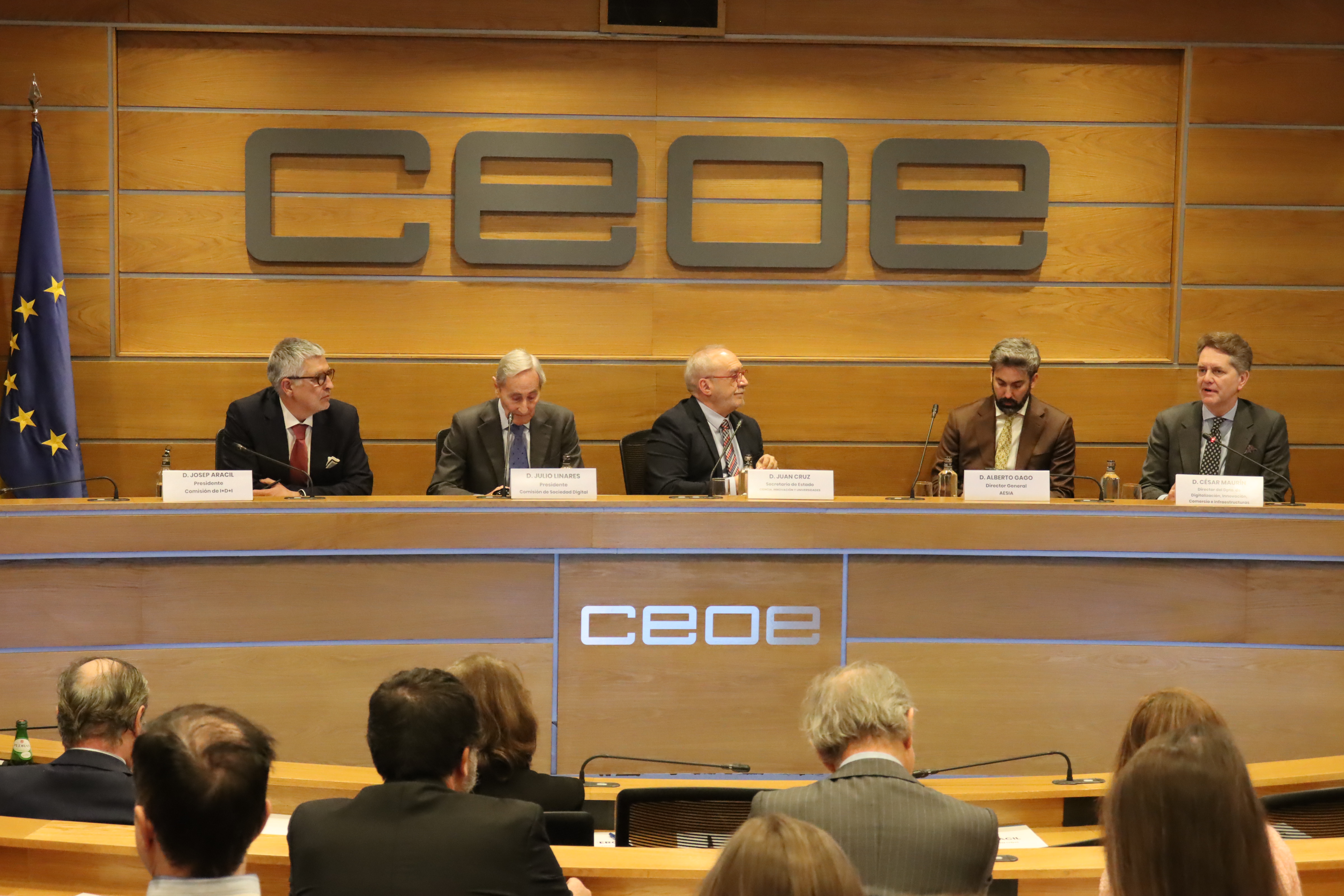 Mesa redonda sobre Industria y digitalización