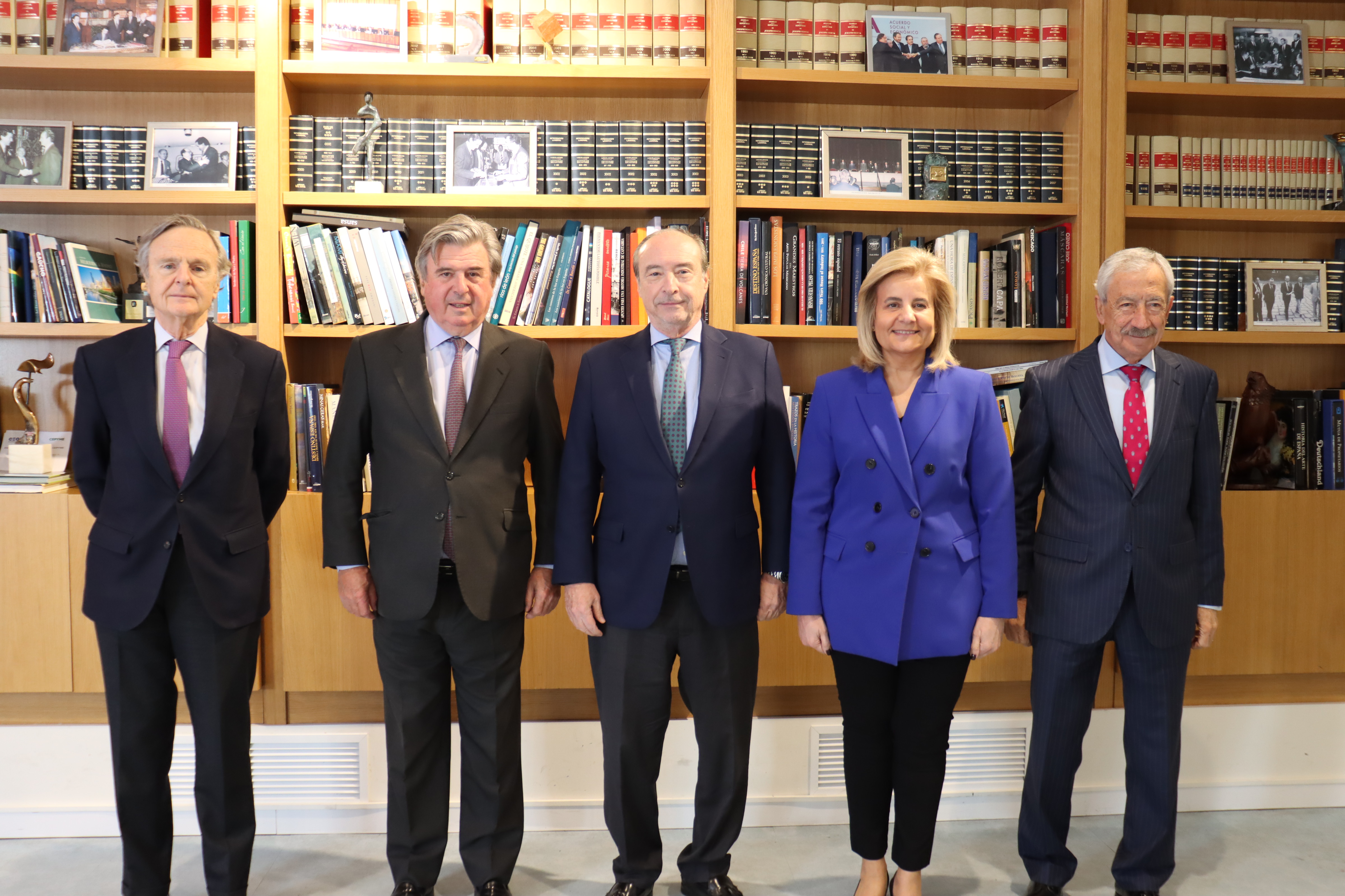 Foto familia Comisión Seguridad y Defensa CEOE