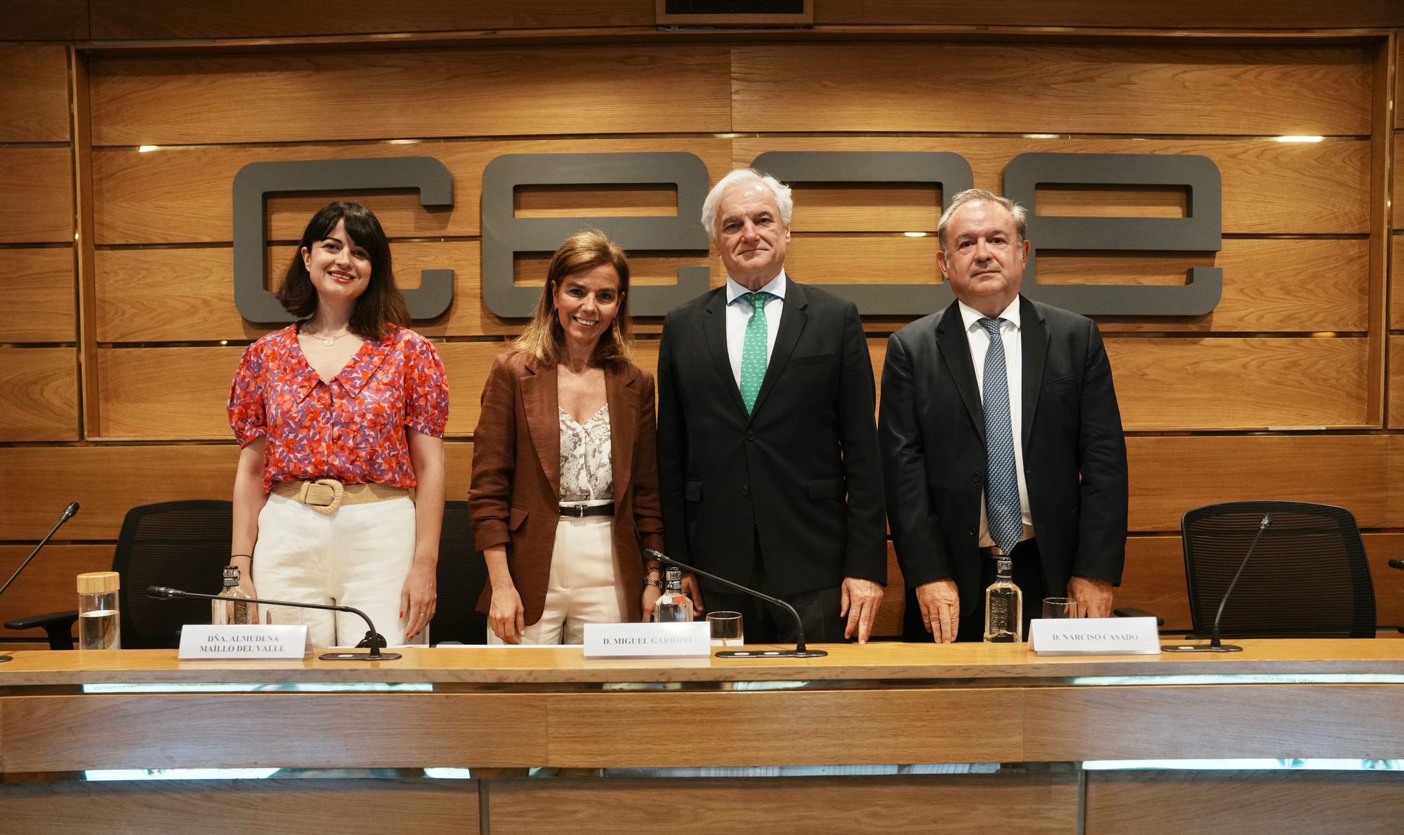Los participantes en la inauguración de la jornada presentación informe UCCI
