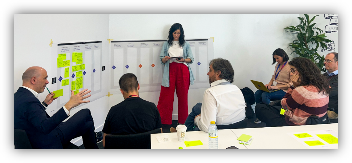 Grupo de personas participando en una sesión de trabajo colaborativo.