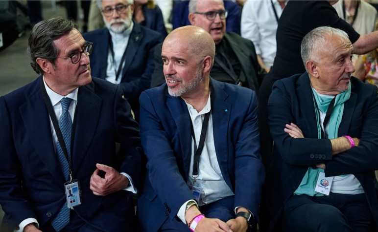 Antonio Garamendi junto a Unai Sordo y Pepe Álvarez.