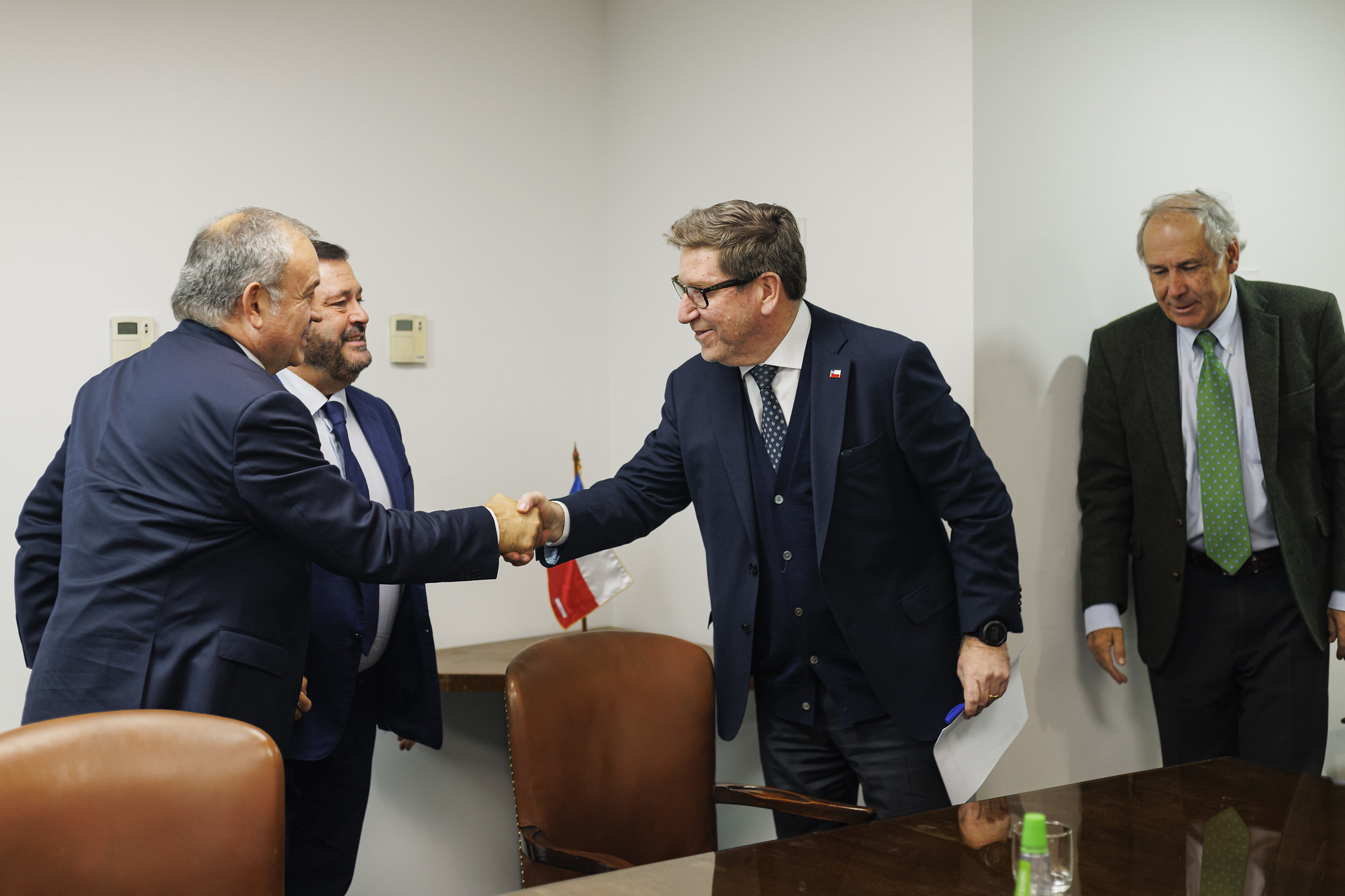 Narciso Casado y Juan Antonio Sánchez Corchero con el ministro de Economía, Fomento y Turismo y ministro de Minería, Daniel Mas Valdés