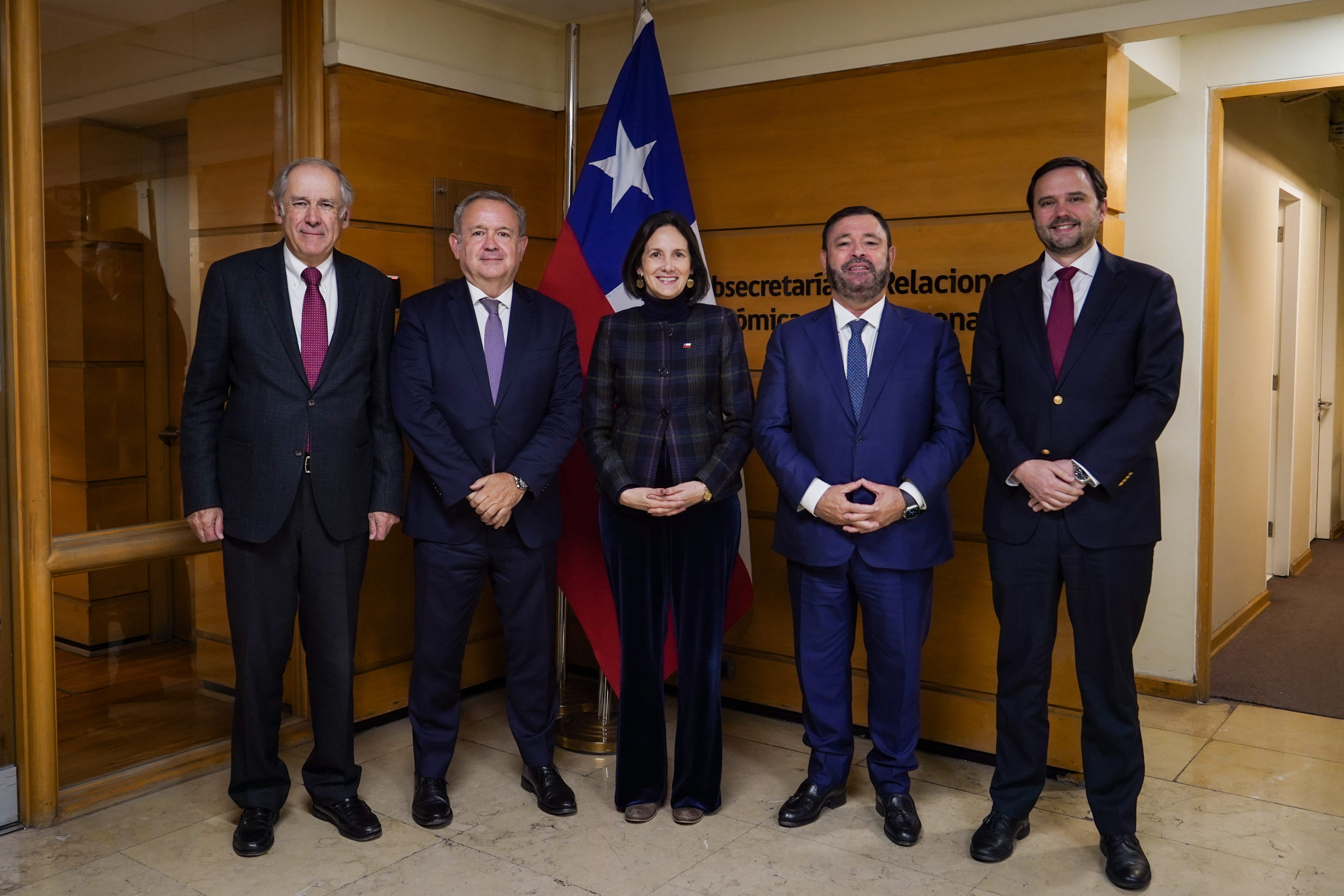 Juan Antonio Sánchez Corchero y Narciso Casado con la subsecretaria de Relaciones Económicas Internacionales de Chile, Paula Estévez, y Andrés Montero