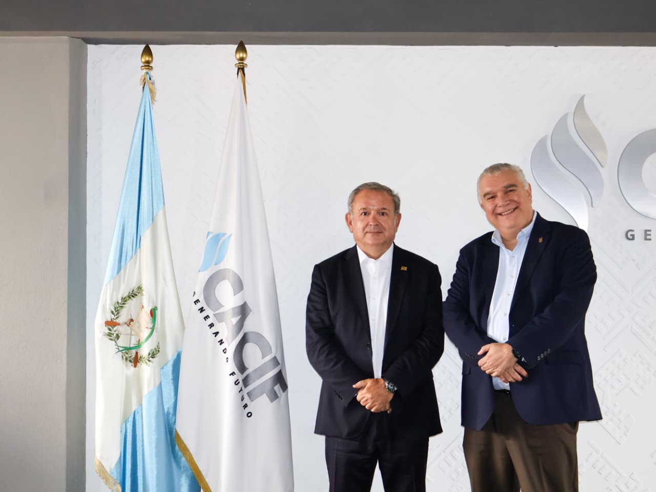 Narciso Casado junto al presidente de CACIF, Carlos Arias, en Guatemala