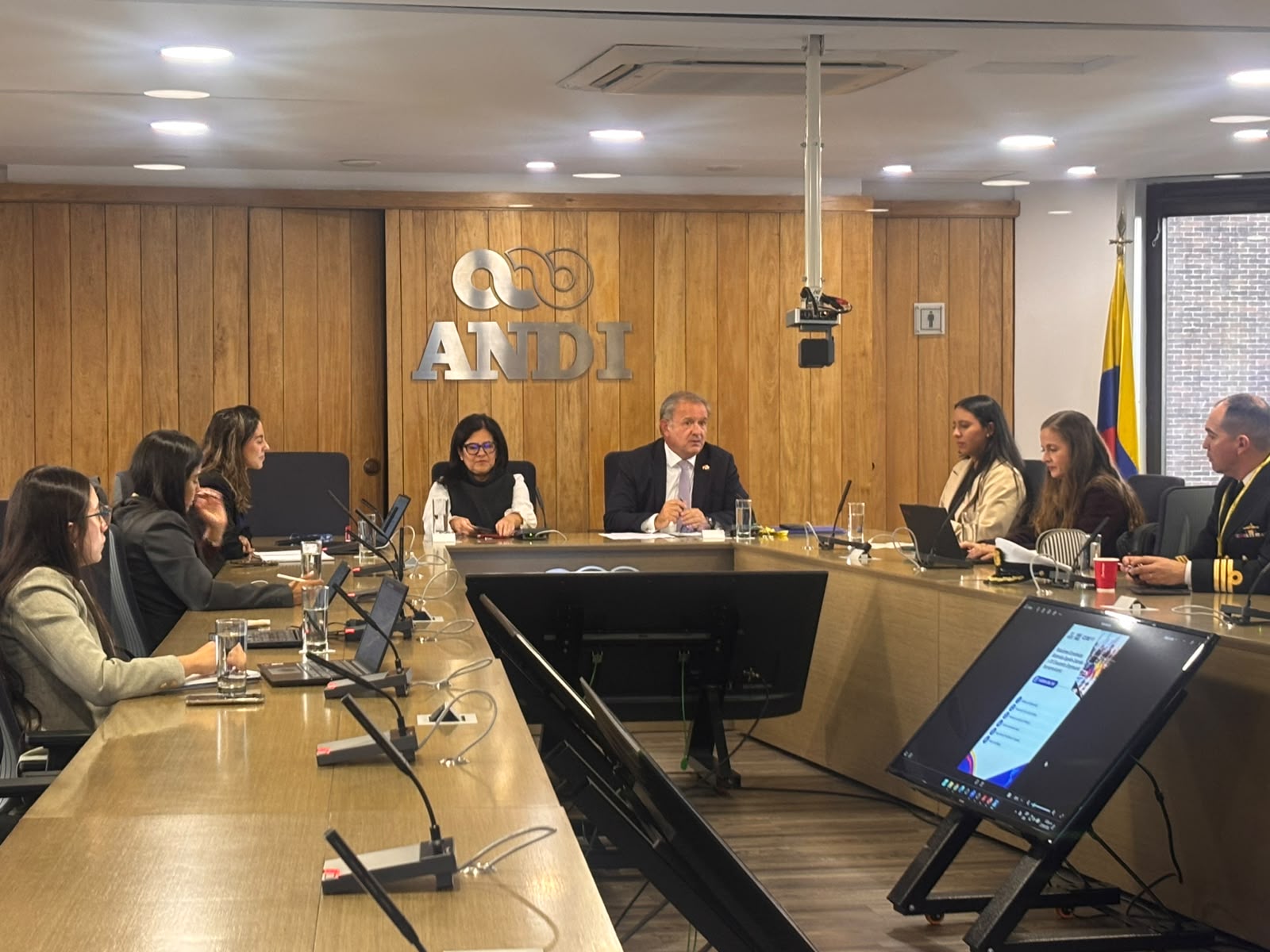 Narciso Casado durante la reunión que mantuvo con los máximos representantes de la ANDI en Bogotá