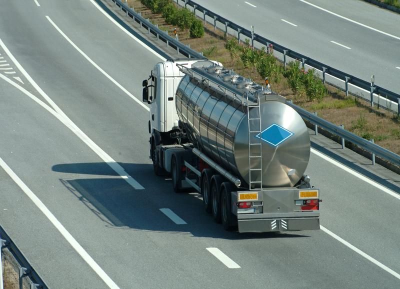 media-file-1176-camion-cisterna.jpg media-file-1176-camion-cisterna.jpg