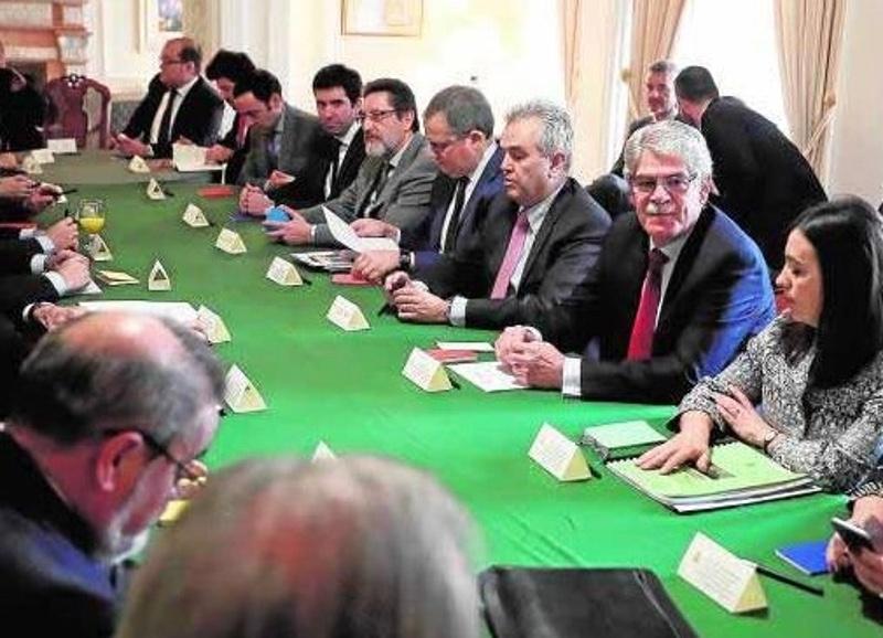 media-file-3101-reunion-de-la-delegacion-con-empresarios-espanoles-en-teheran.jpg media-file-3101-reunion-de-la-delegacion-con-empresarios-espanoles-en-teheran.jpg