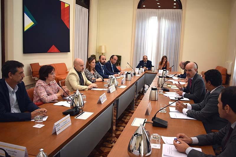 media-file-3747-convenio-cargas-administrativas.jpg media-file-3747-convenio-cargas-administrativas.jpg
