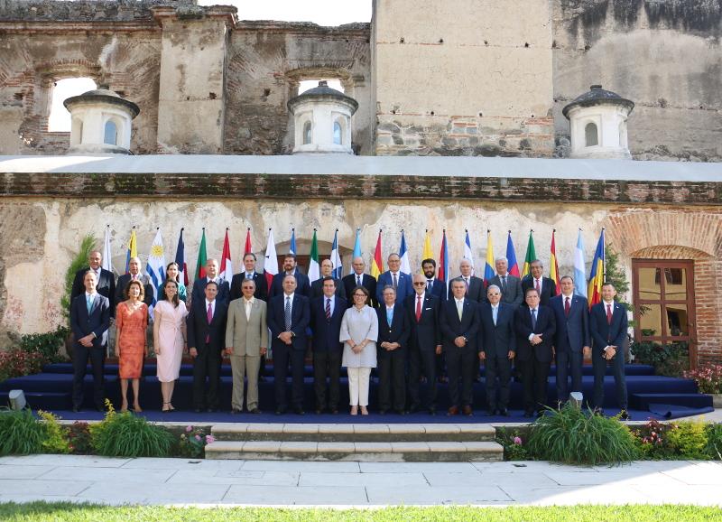 media-file-3938-foto-de-familia-de-los-participantes-en-la-xxix-reunion-de-presidentes-de-organizaciones-empresariales-iberoamericanas.jpg