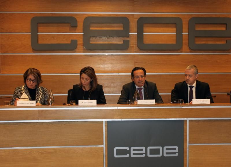 media-file-4022-participantes-en-la-reunion-en-ceoe-con-el-embajador-de-bulgaria-en-espana.JPG