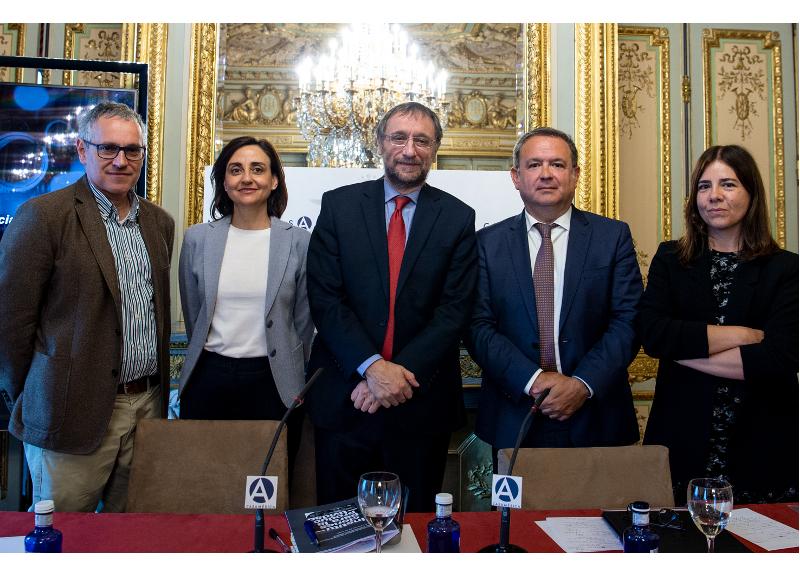 media-file-4758-participantes-en-el-coloquio-sobre-el-reporte-de-economia-y-desarrollo-red-2018.jpg media-file-4758-participantes-en-el-coloquio-sobre-el-reporte-de-economia-y-desarrollo-red-2018.jpg