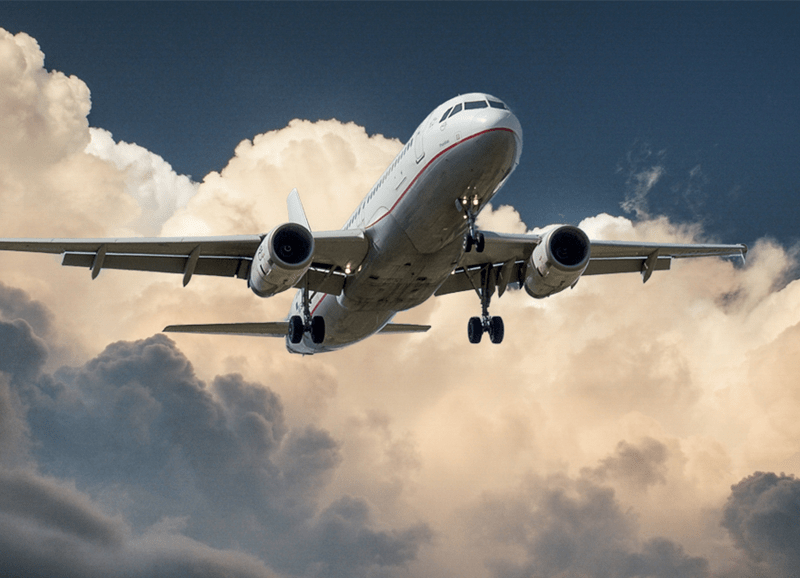 Imagen de un avión en vuelo