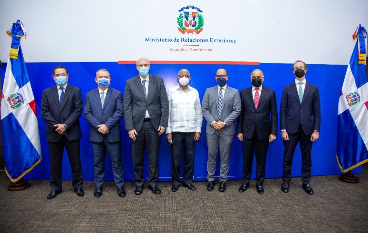 Participantes en la reunión preparatoria de alto nivel del XIV encuentro empresarial iberoamericano en Santo Domingo