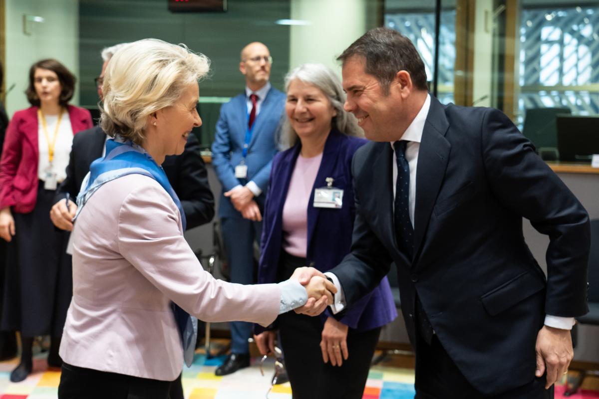 La presidenta de la Comisión Europea, Ursula von der Leyen, y el vicepresidente de CEOE y presidente de CEPYME, Gerardo Cuerva.