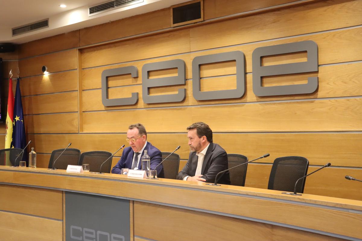 Jose Luis Yzuel, presidente de Hostelería de España y vicepresidente del Consejo de Turismo de CEOE, e Ignacio de la Torre, socio y economista jefe de Arcano Partners