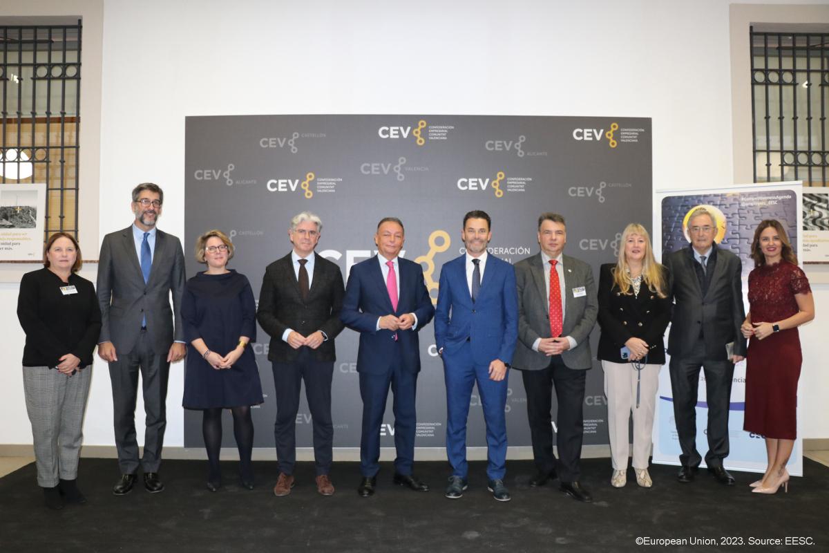 Foto de familia de la reunión del Grupo de empresarios del CESE en Valencia