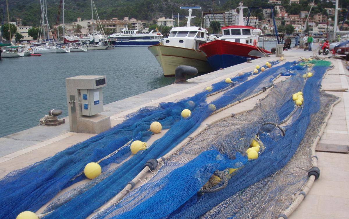 Redes de pesca en un puerto