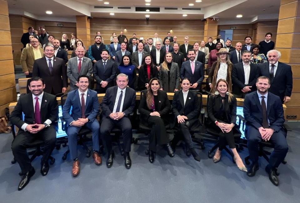 Participantes en la presentación del "I Foro de Turismo Sostenible, Inclusivo y Justo"