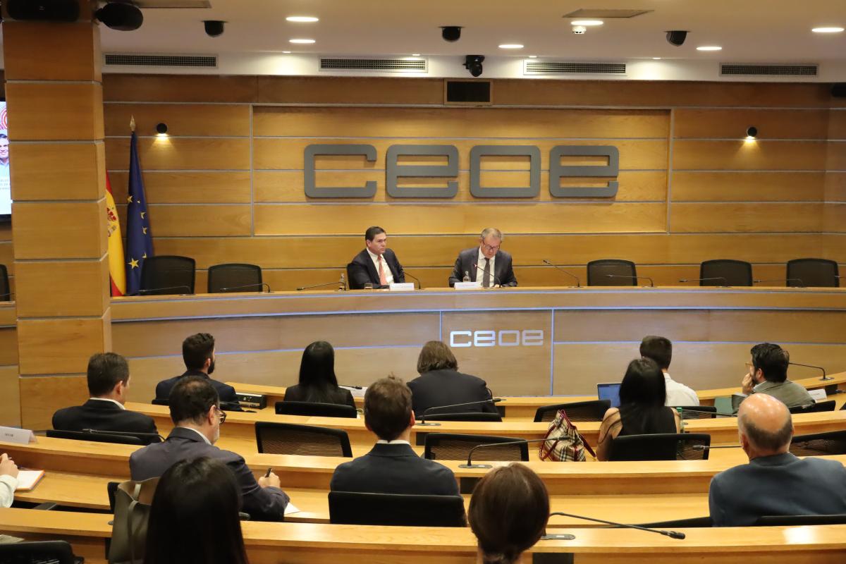 Jornada con Juan Carlos Pinzón en el Ciclo de Conferencias en Clave Iberoamericana en CEOE