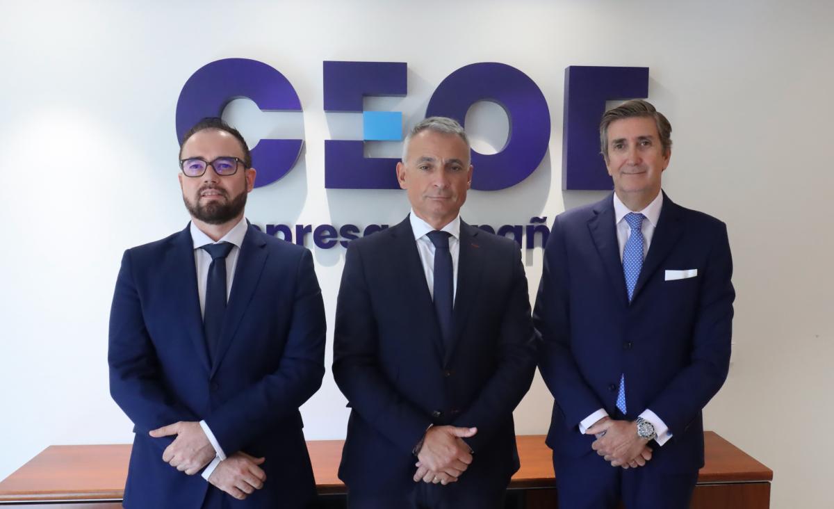 Daniel García, director general de ISMS Forum Spain; Roberto Baratta, presidente de ISMS Forum y Javier Calderón, director del Departamento de Empresas y Organizaciones CEOE