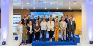 Fátima Báñez, junto al equipo de Digitalización Sostenible, miembros de SCRAP y representantes de las empresas colaboradoras