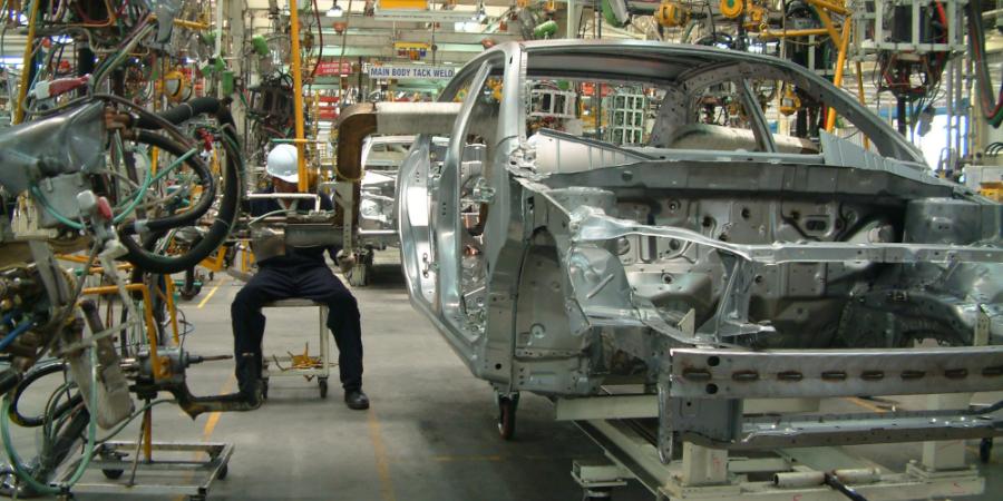 Cadena de montaje de una fábrica de automóviles