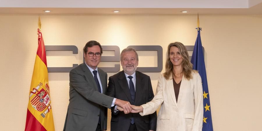 Firma del convenio entre CEOE, CEPYME y Caixabank