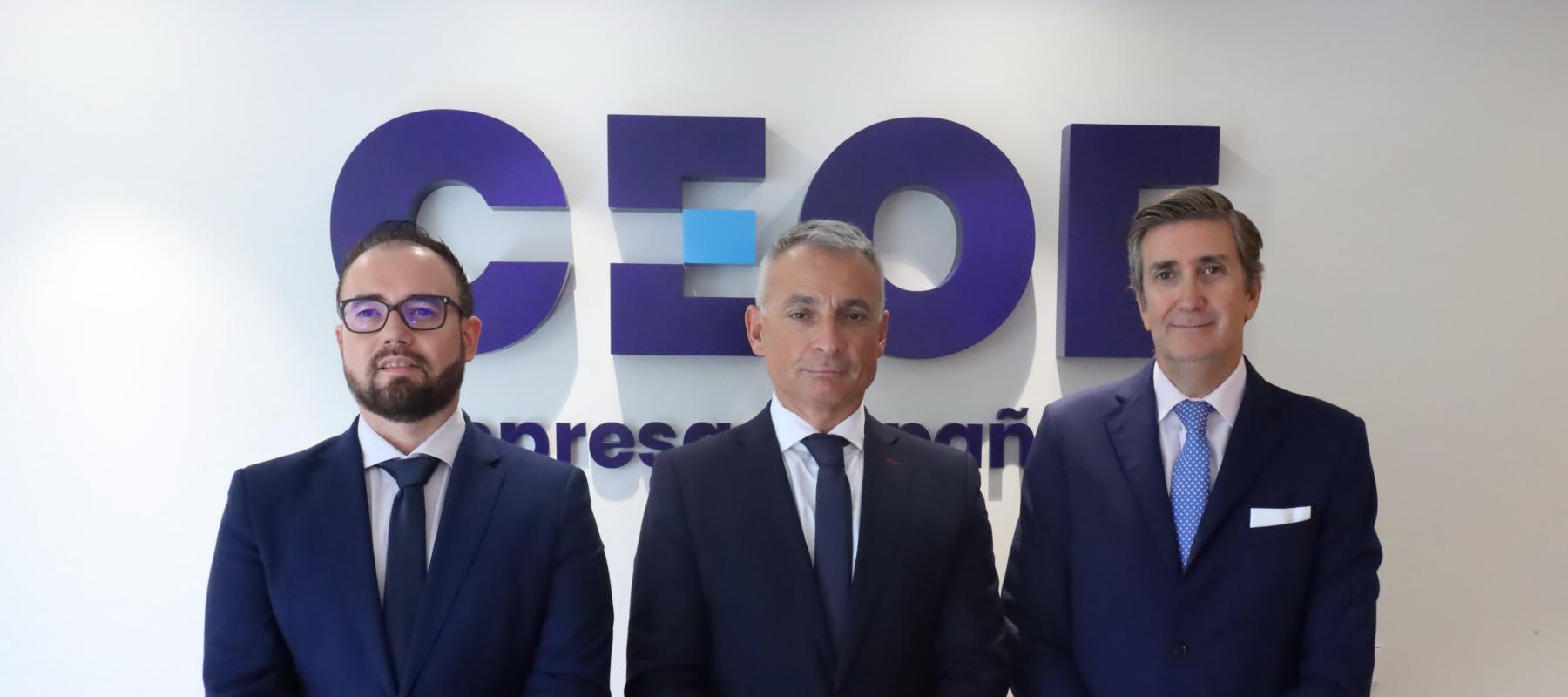 Daniel García, director general de ISMS Forum Spain; Roberto Baratta, presidente de ISMS Forum y Javier Calderón, director del Departamento de Empresas y Organizaciones CEOE