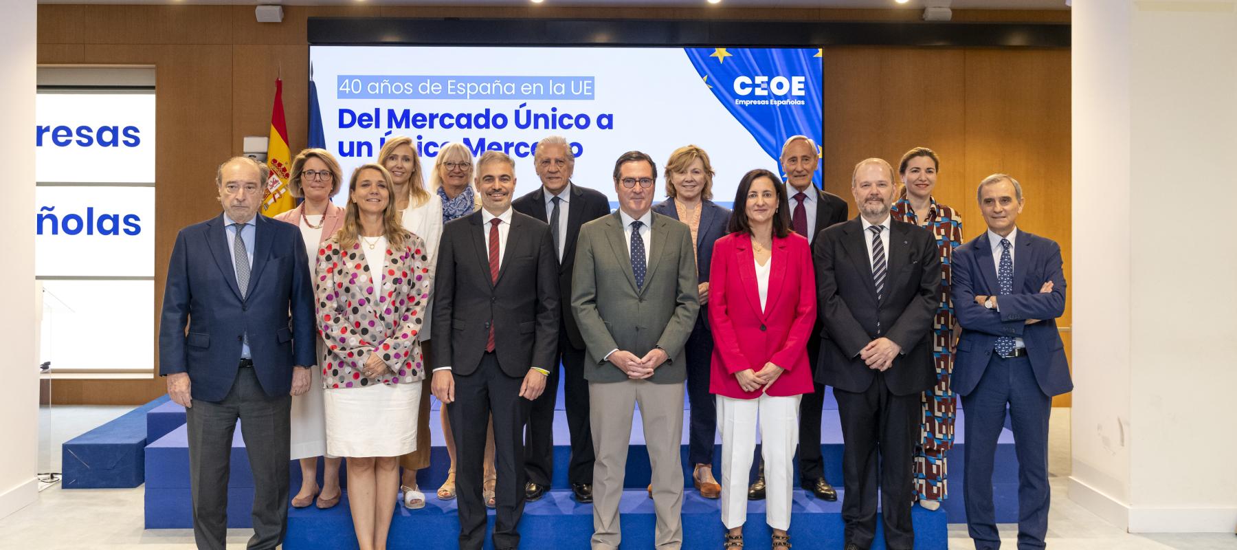Foto familia CEOE 40 aniversario España en la UE