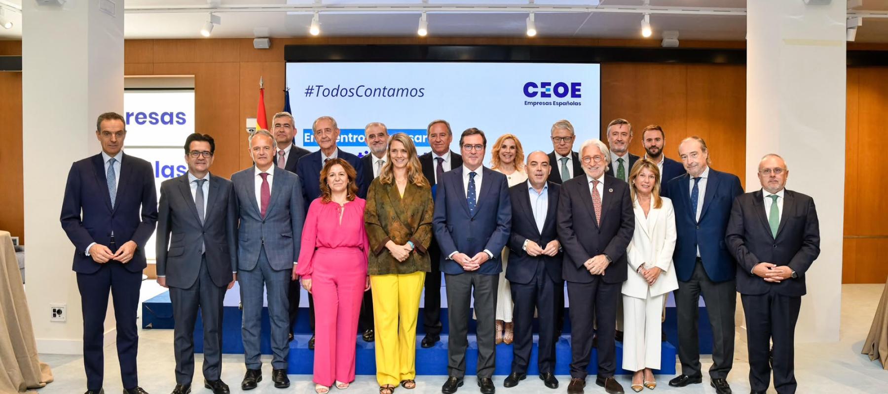 Foto de familia de la jornada de absentismo en CEOE