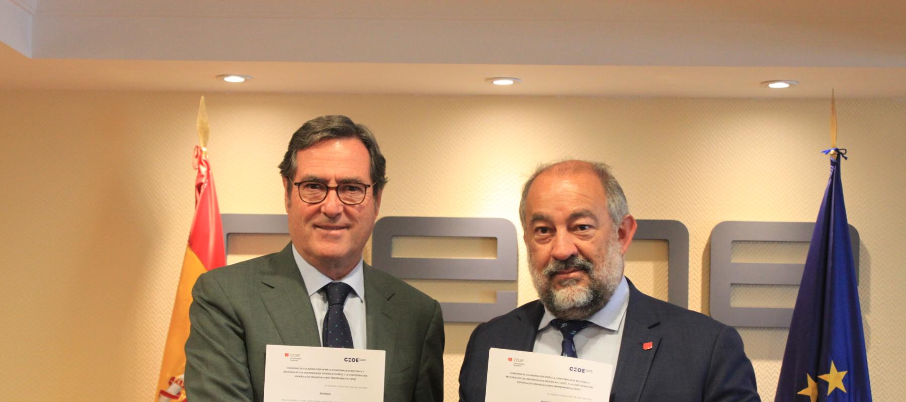 Firma del acuerdo para la transferencia del conocimiento entre CEOE y CRUE