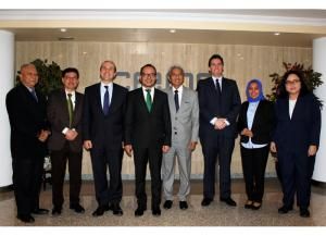 media-file-3508-participantes-en-la-reunion-con-el-ministro-de-empleo-de-indonesia.JPG