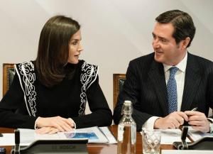 La Reina Letizia y el presidente de CEOE, Antonio Garamendi