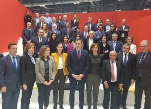 Participantes en el encuentro del presidente del Gobierno con miembros de CONESTUR