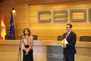 La ministra de Hacienda, María Jesús Montero, y el presidente de CEOE, Antonio Garamendi.