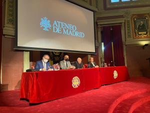 Participantes en la inaguración del Curso de Gestión de Personas y Crisis en el Ateneo de Madrid