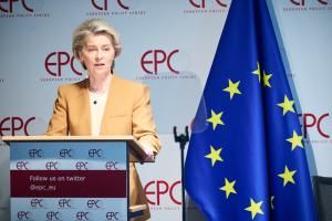 Ursula von der Leyen el Instituto Mercator de Estudios sobre China y el Centro de Política Europea