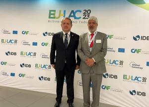 Narciso Cassado, con el ministro de Comercio, Industria y Turismo de Colombia, Germán Umaña, en la Cumbre UE-CELAC