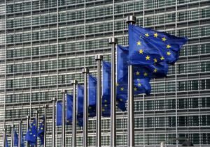 Banderas de la Unión Europea ante la sede de la Comisión Europea