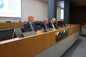 El presidente de GAD3, Narciso Michavila, el presidente de ATA y vicepresidente de CEOE, Lorenzo Amor, y el presidente de CEAJE, Fermín Albaladejo.