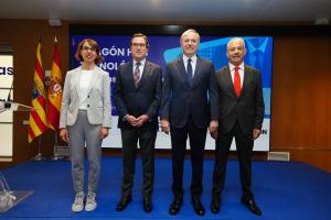Foto de familia durante la presentación de 'Aragón, Hub Tecnológico'