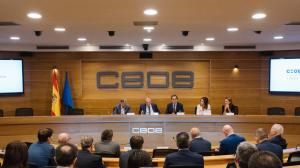 (izq a dcha): Juan Cierco, presidente del Consejo de Turismo de CEOE; Jordi Hereu, ministro de Industria y Turismo del Gobierno de España; Antonio Garamendi, presidente de CEOE; Rosario Sánchez, secretaria de Estado de Turismo; Inmaculada Benito, CEOE