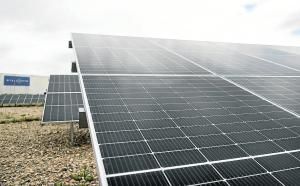 Paneles solares en la planta de Stellantis de Zaragoza